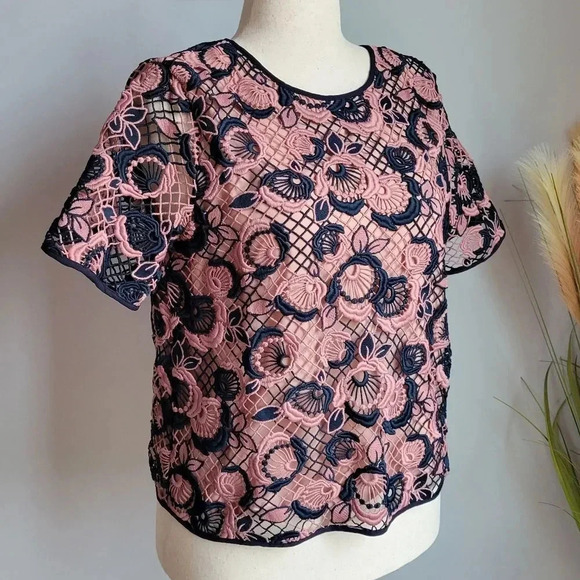 Ann Taylor Pink Navy Crochet Floral Lace Layered Short Sleeve Top SZ 8 Preppy - Picture 5 of 12